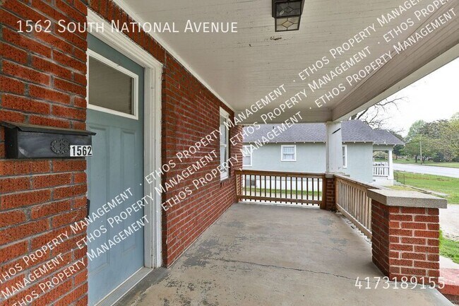 Foto del edificio - 1562 S National Ave