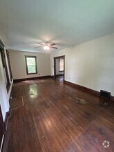 Building Photo - 617 S Douglas Ave