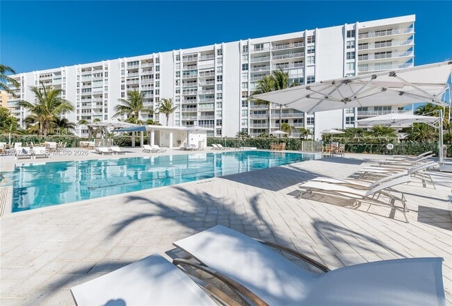 Building Photo - 605 Ocean Dr