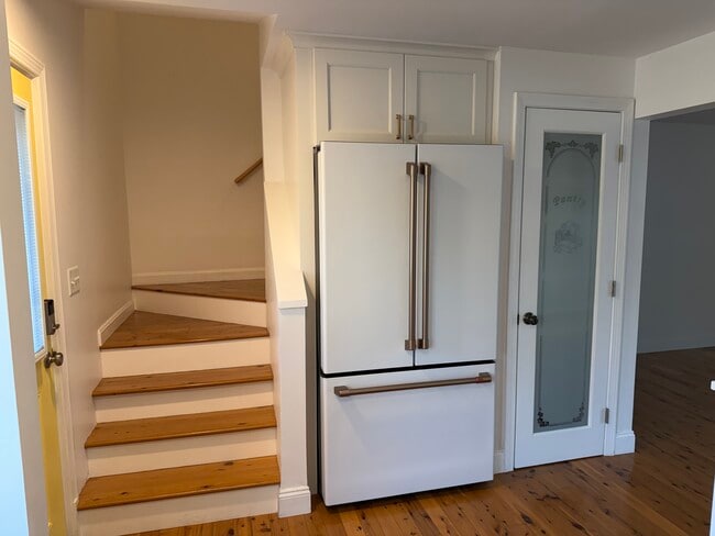 Building Photo - 25 Lawrence St