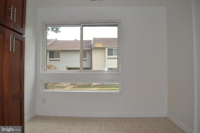 Building Photo - 11010 Hiram Ct