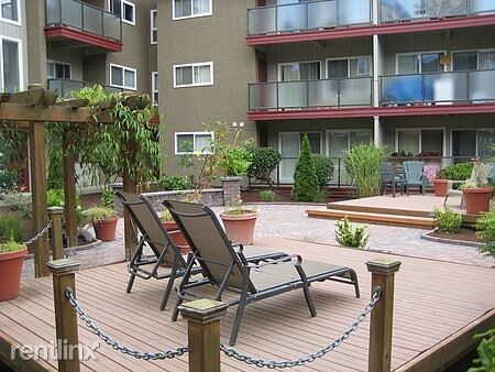 Foto del edificio - 537 Bellevue Way SE