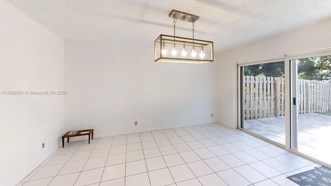 Building Photo - 8422 SW 44th Pl