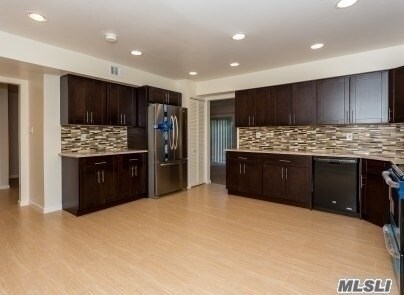 Building Photo - 1 Maple Run Dr