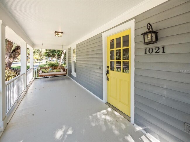 Building Photo - 1021 S Elm Ave