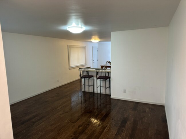 Foto del edificio - 7017-74 1/2 74th 1/2 Ave N