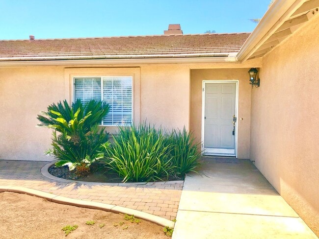 Building Photo - Light & Bright Single-Story Home in the Heart of Fallbrook, Complete with Private, Fully Fenced B...