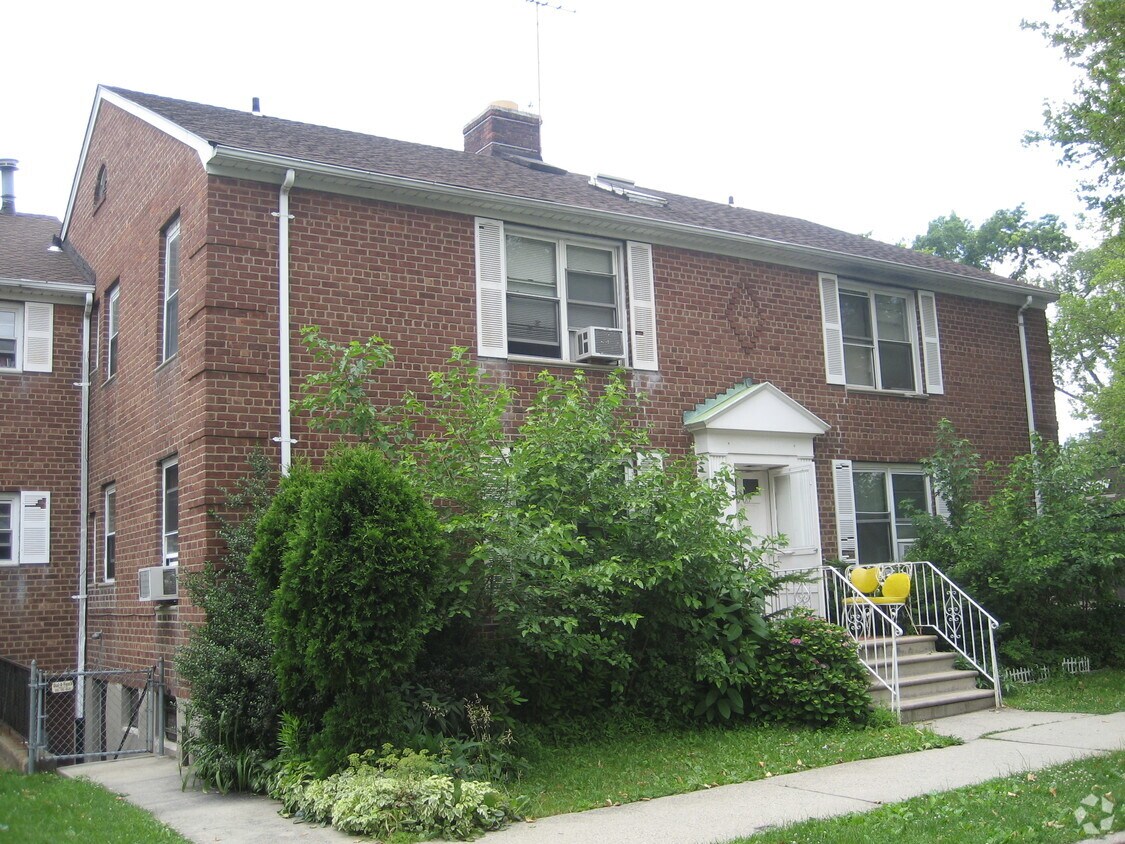 Building Photo - 40-06 191st St