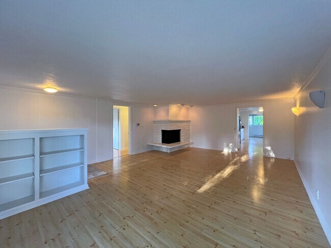 Foto del edificio - Move in Special! West Seattle large Ramble...