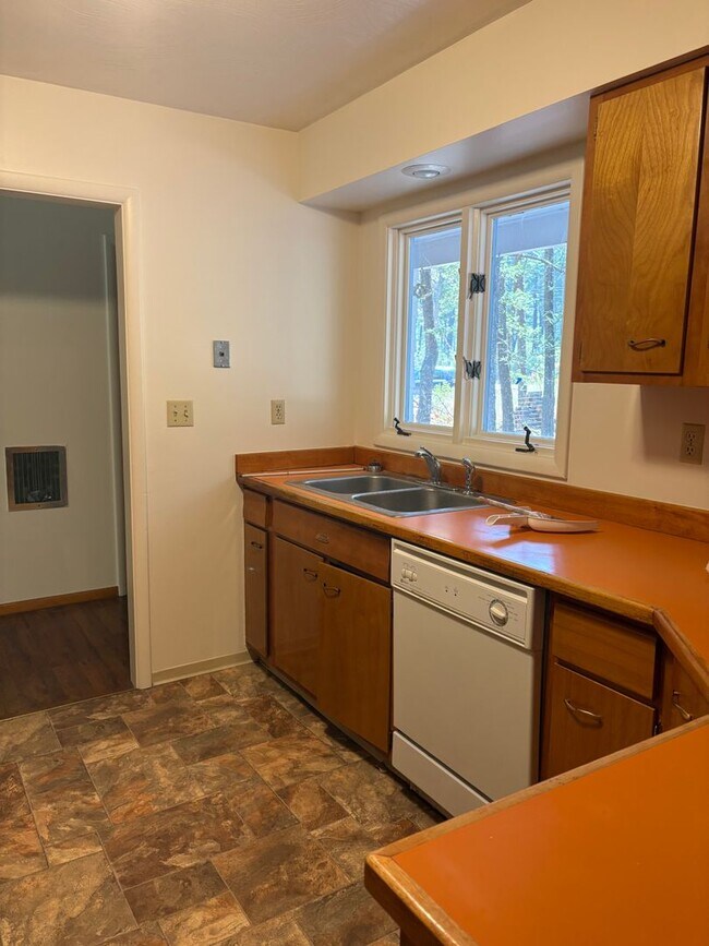 Foto del edificio - 3029 River Bend Dr