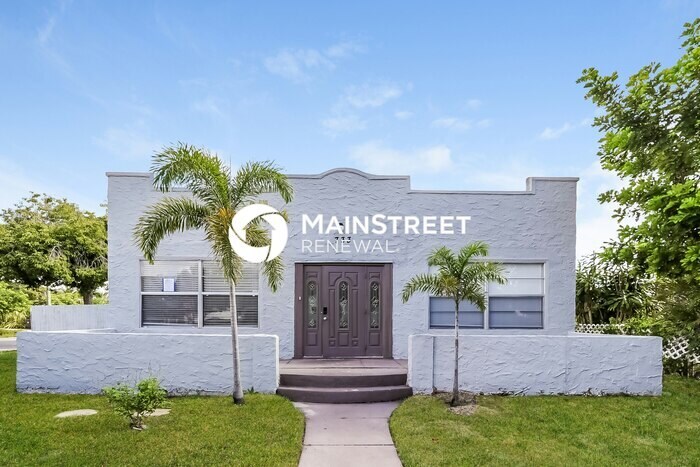 Foto principal - 3 Bedroom Pet-Friendly Home in West Palm Beach, FL with Main Street Renewal