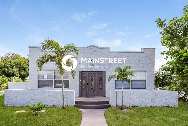 Photo - 3 Bedroom Pet-Friendly Home in West Palm Beach, FL with Main Street Renewal