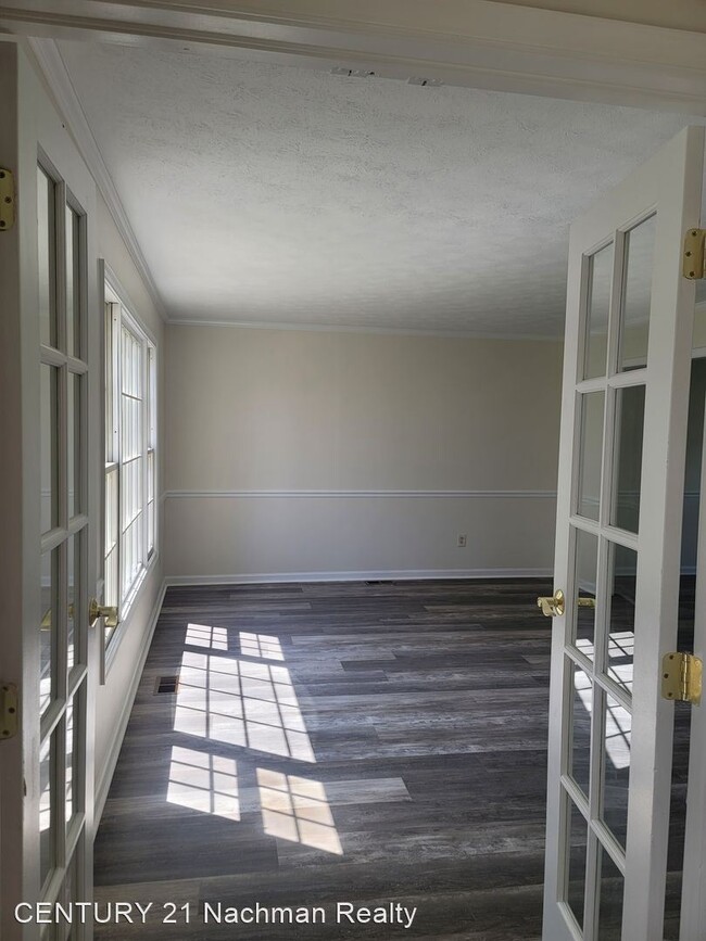 Building Photo - 4 br, 3 bath House - 11 Coach Street