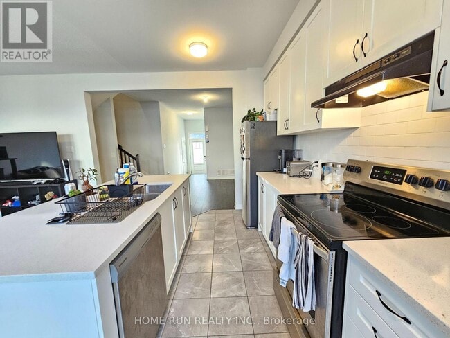 Building Photo - 233 Billrian Cres