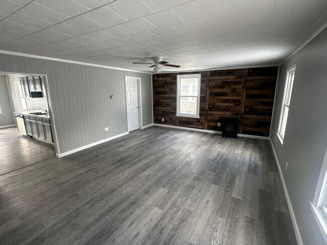 Foto del edificio - 7347 Waldman Ave