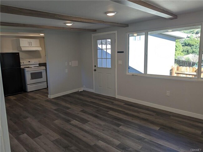 Building Photo - 683 Box Canyon Rd