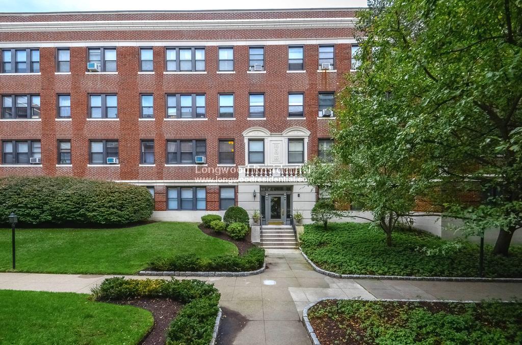 Foto principal - 137 Englewood Ave