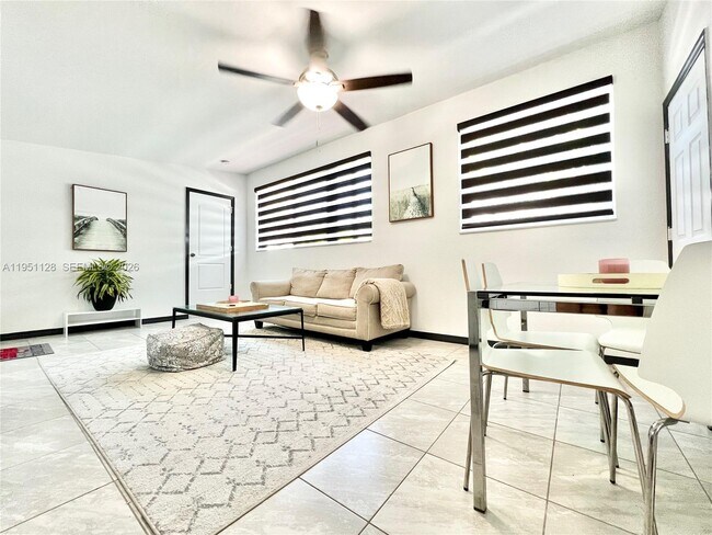 Foto del edificio - 2608 NW 26th St