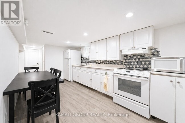 Building Photo - 46 Centre St E