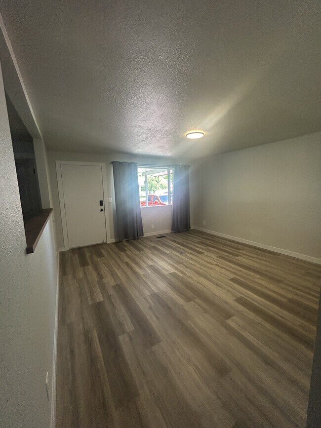 Foto del edificio - 1635 E 5th N