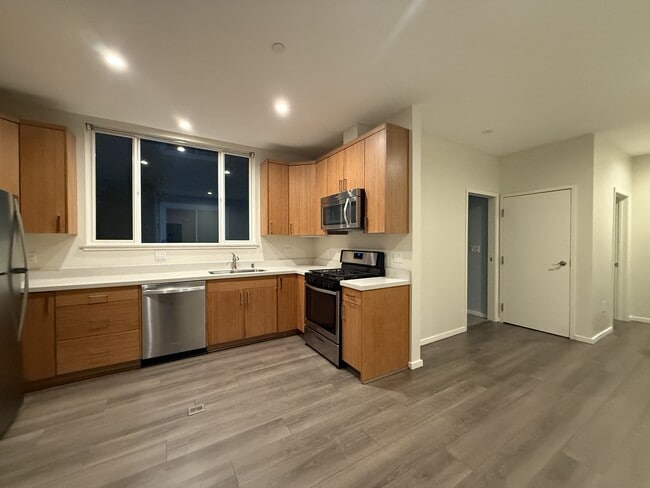 Photo - 562 29th St Townhome