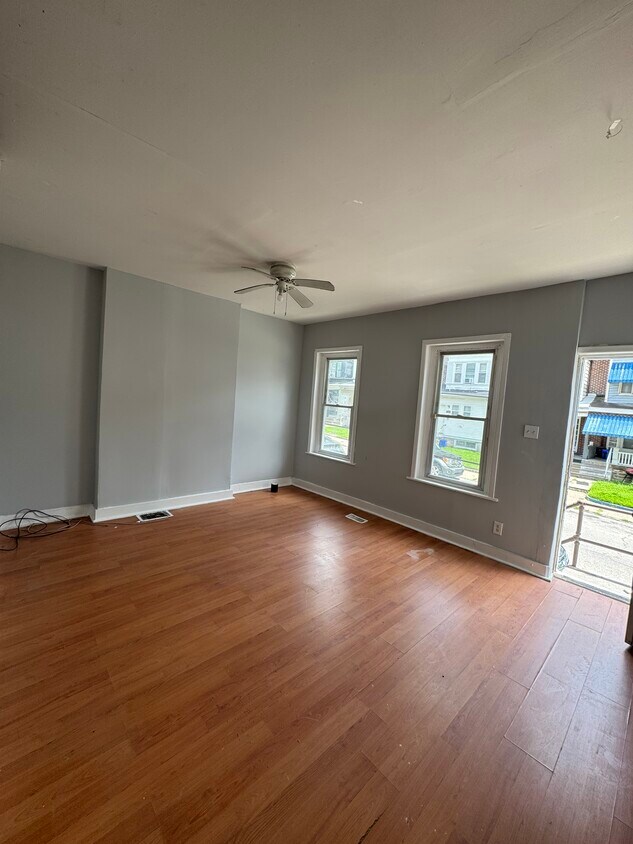 Foto principal - 483 E Penn St