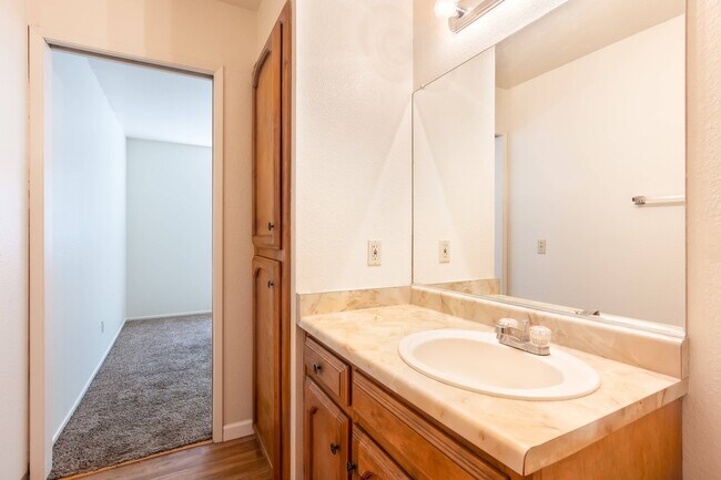 Foto del edificio - Summer Village Apartments