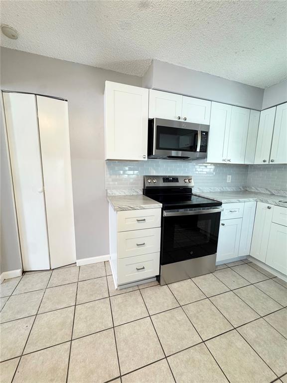 Foto del edificio - 813 Lake Palms Dr