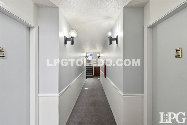 Building Photo - 6018 Secor Rd