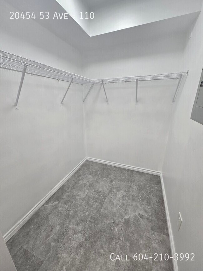 Building Photo - Conveniently Located Condo in Langley