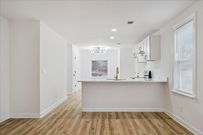 Foto del edificio - 2923 Lake Park Rd