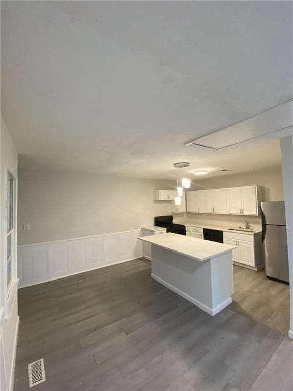 Building Photo - Room in House on Delmoor Dr NW