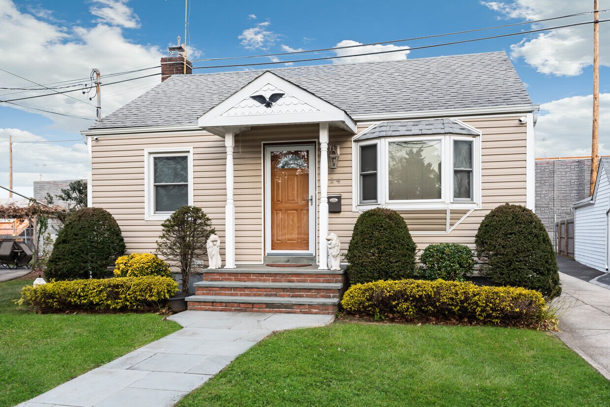 Primary Photo - 24 Garden Ave