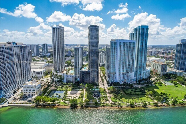 Foto del edificio - 1750 N Bayshore Dr