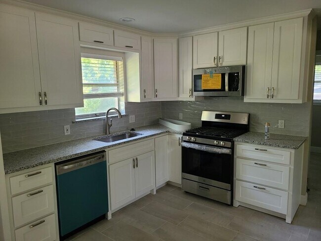 Foto del edificio - 6621 Coleshire Dr