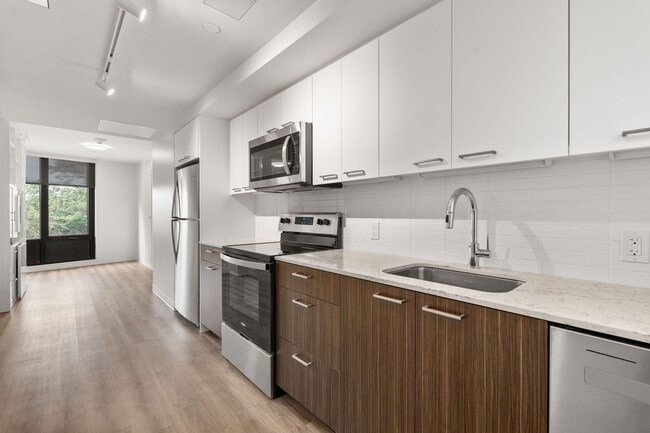Building Photo - 280 Western