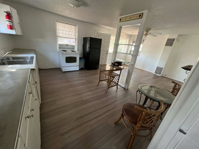 Foto del edificio - 1609 Granada Ave