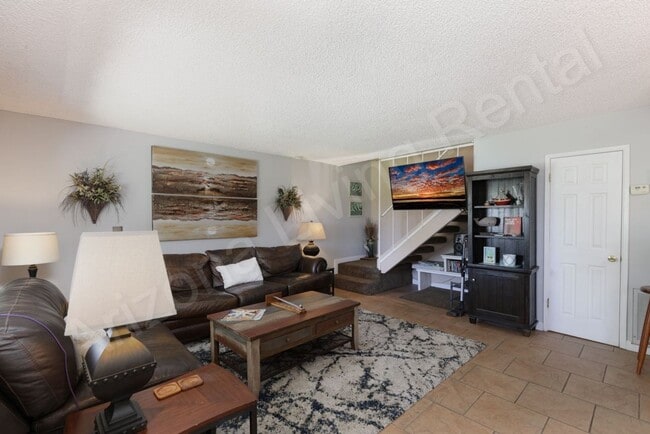 Building Photo - 1719 Los Lagos Dr