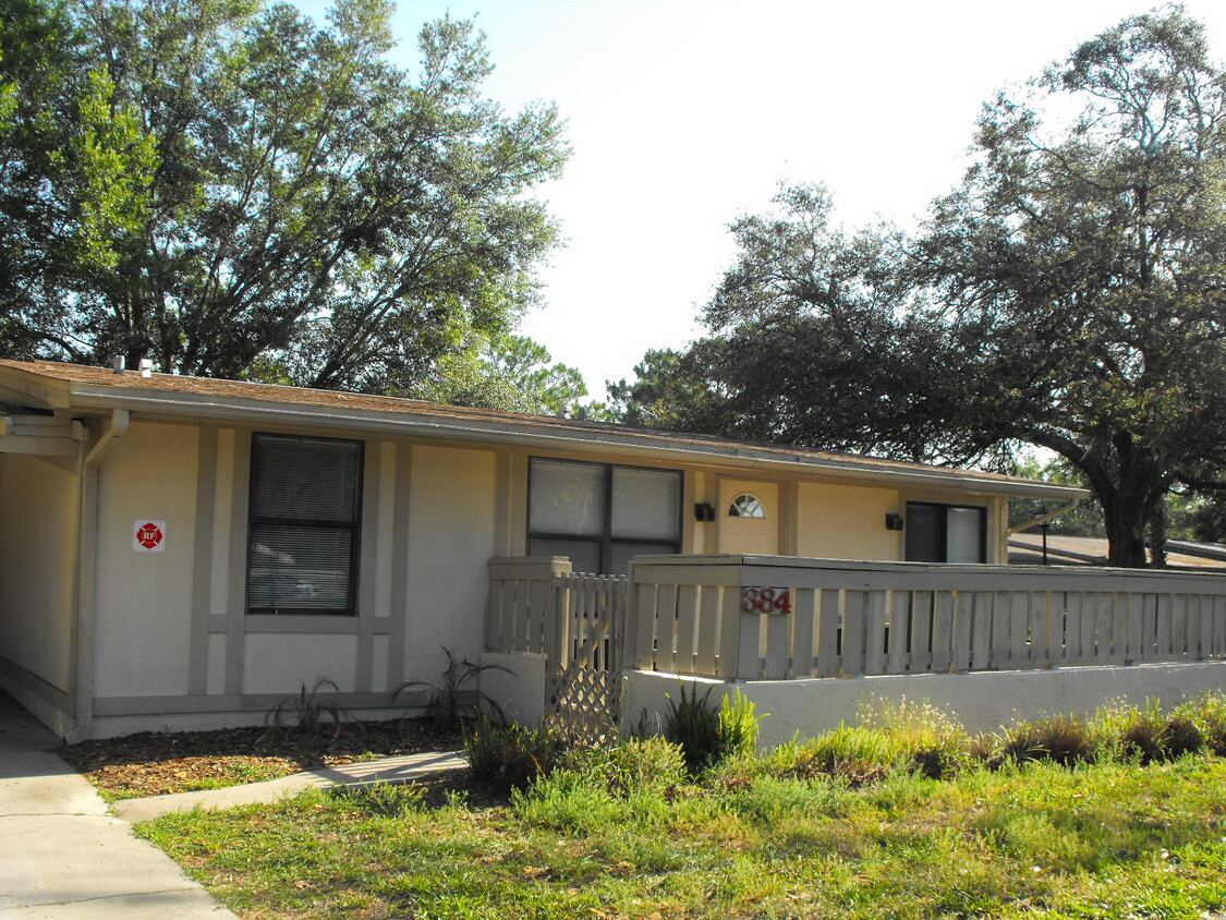 Building Photo - 363 S Chaucer Ln