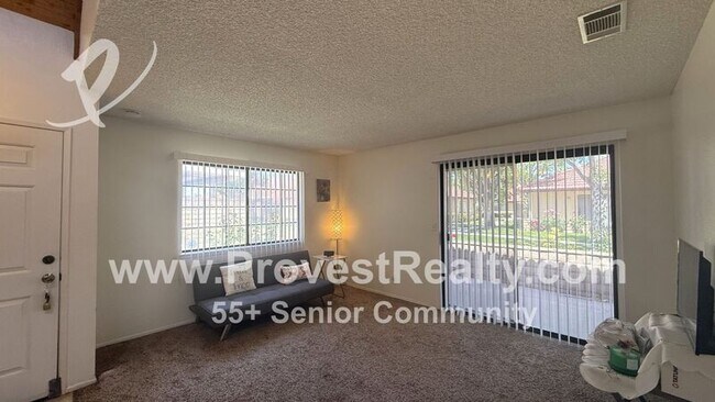 Foto del edificio - 19240 Cottonwood Dr