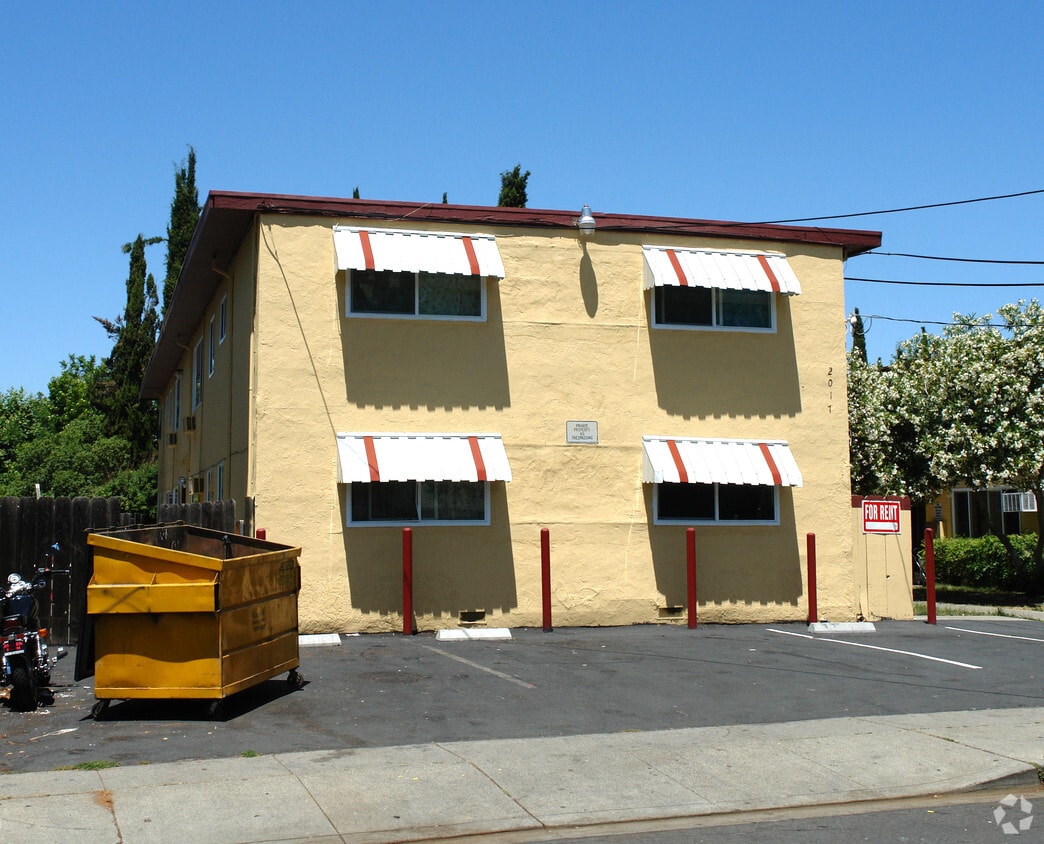 Building Photo - 2017 Riley Ct