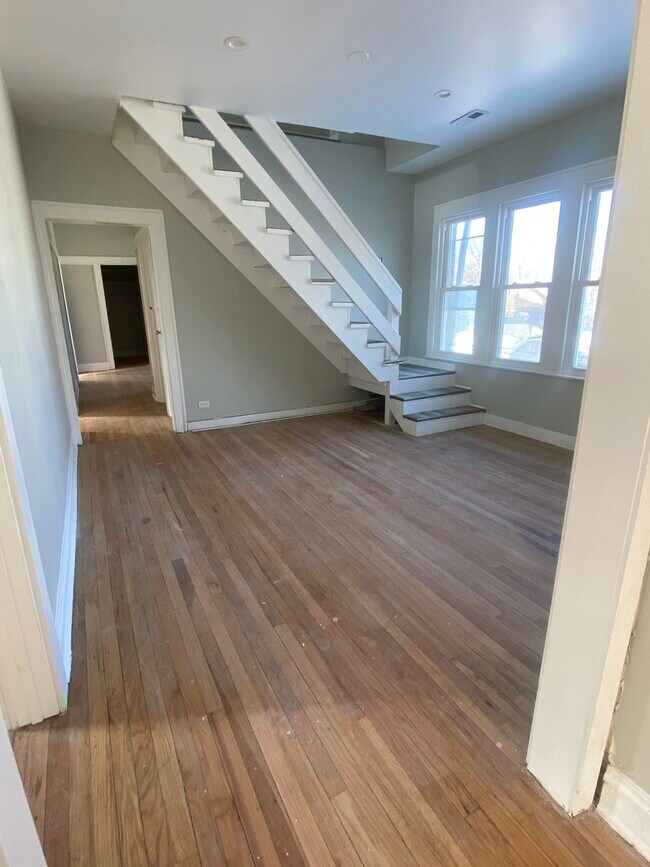 Foto del edificio - 8046 S Manistee Ave