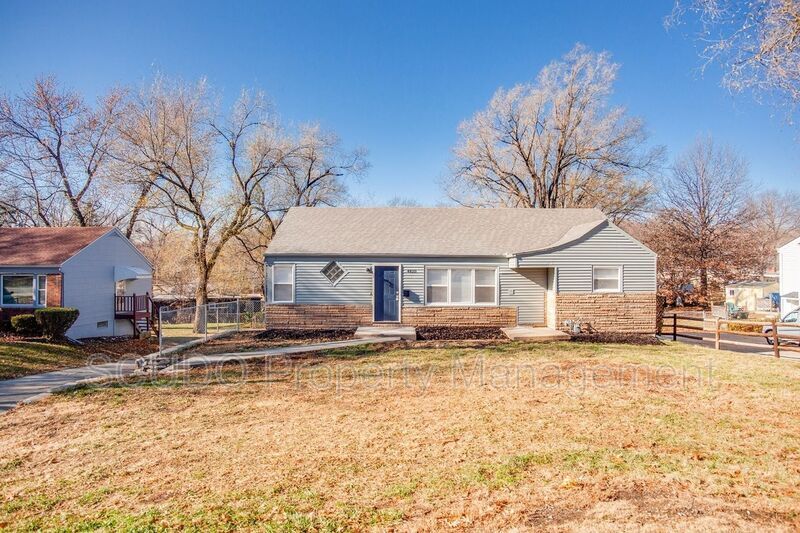 Primary Photo - 4810 NE Antioch Rd
