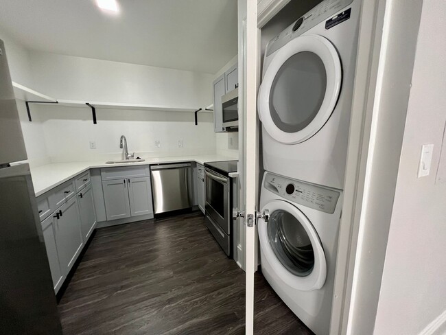 Interior Photo - 306 W Franklin