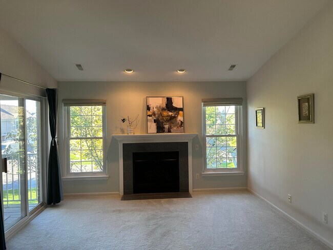 Foto del edificio - 4392 Berkshire Dr
