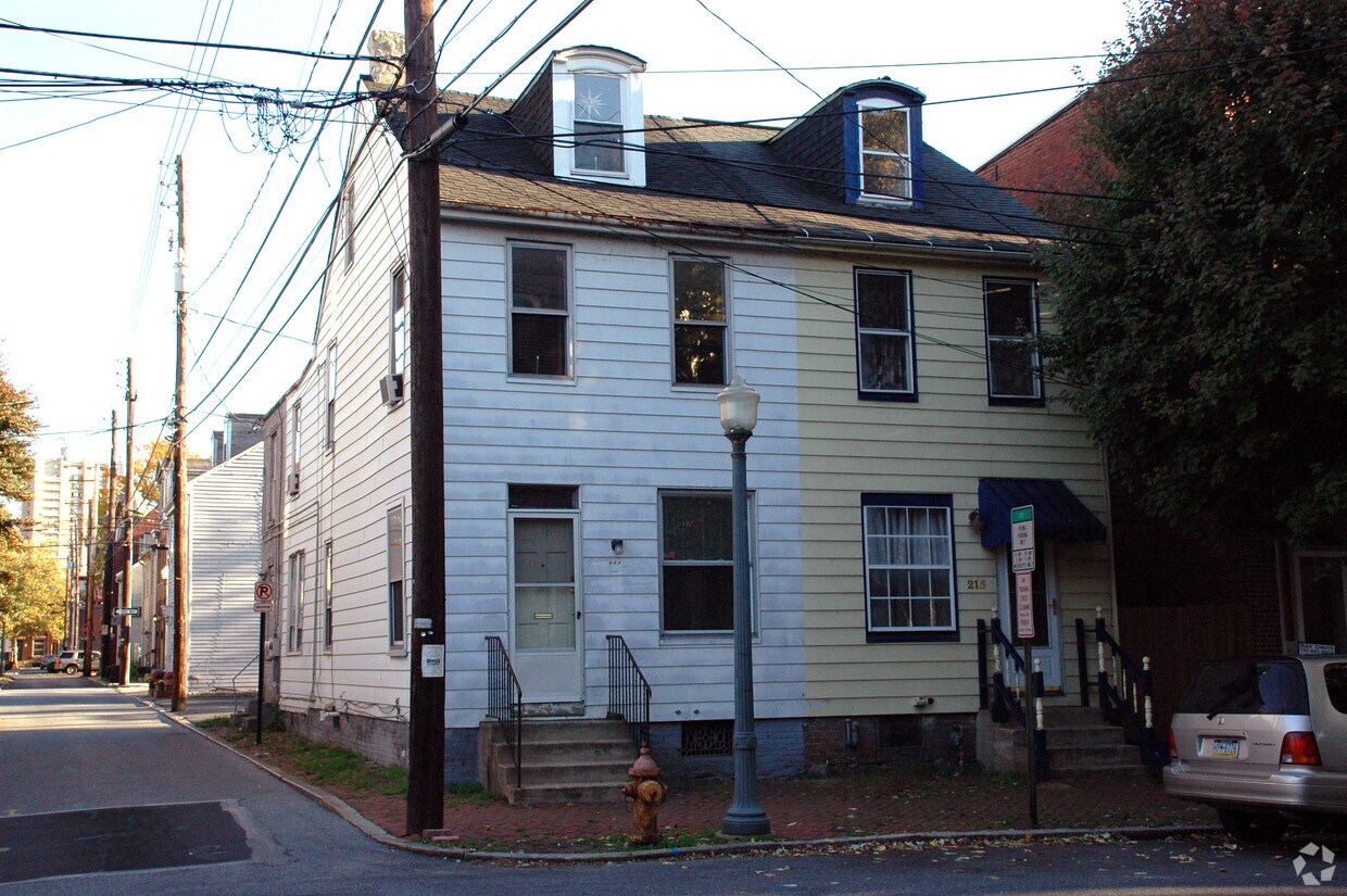 Primary Photo - 217 Boas St