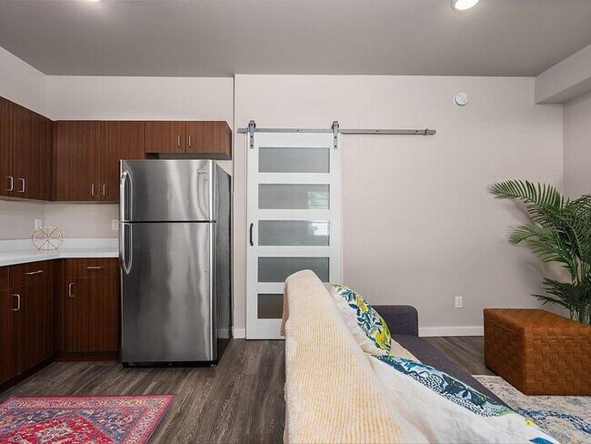 Foto del edificio - 619 E Eighth St