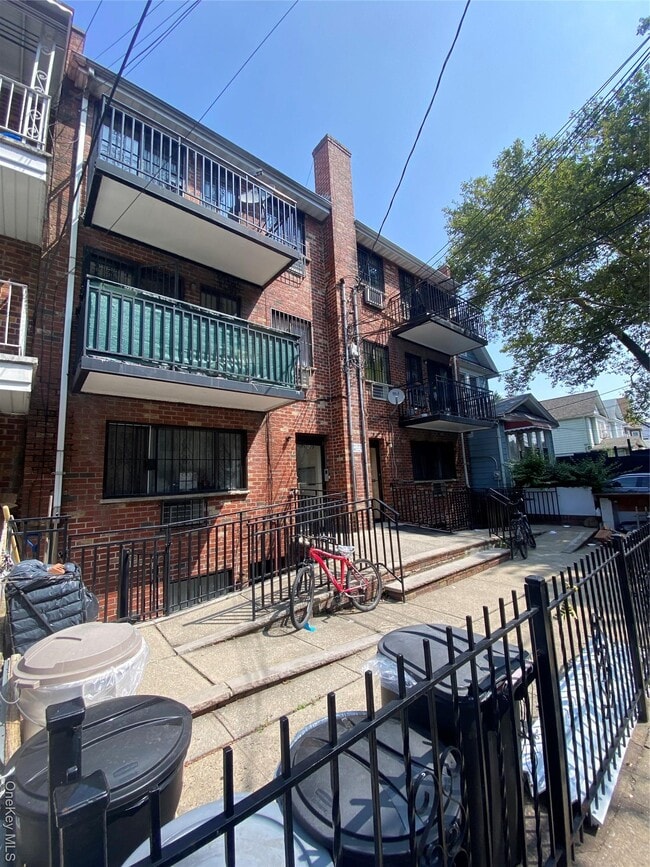 Foto del edificio - 92-29 53rd Ave