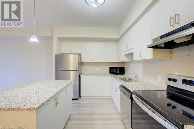 Building Photo - 261 Woodbine Ave