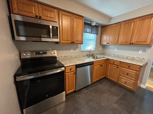Building Photo - Beautifully Updated 4-Bedroom Home in Mt. Lebanon!